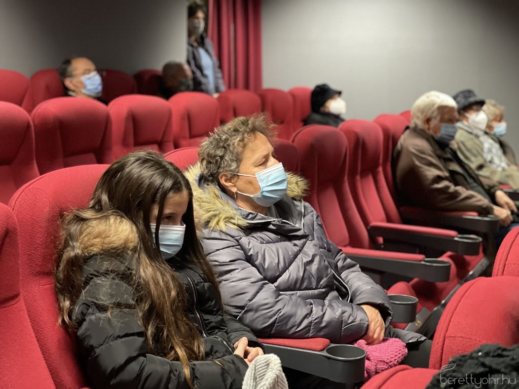 Fellobbant a szeretet lángja 12